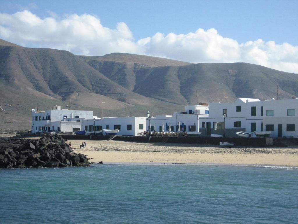 Absolute Beachfront Apartment Famara Zimmer foto