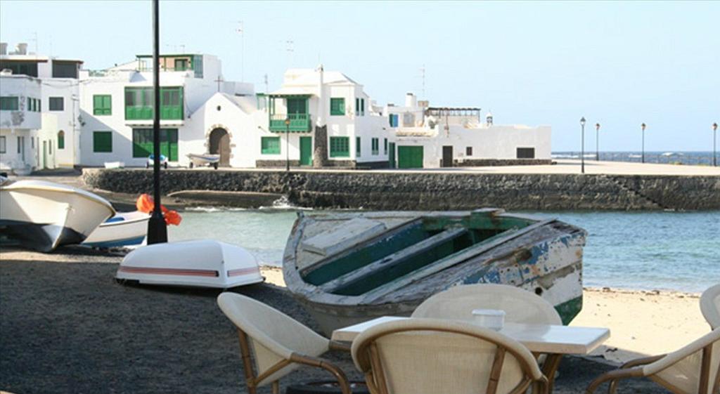 Absolute Beachfront Apartment Famara Exterior foto