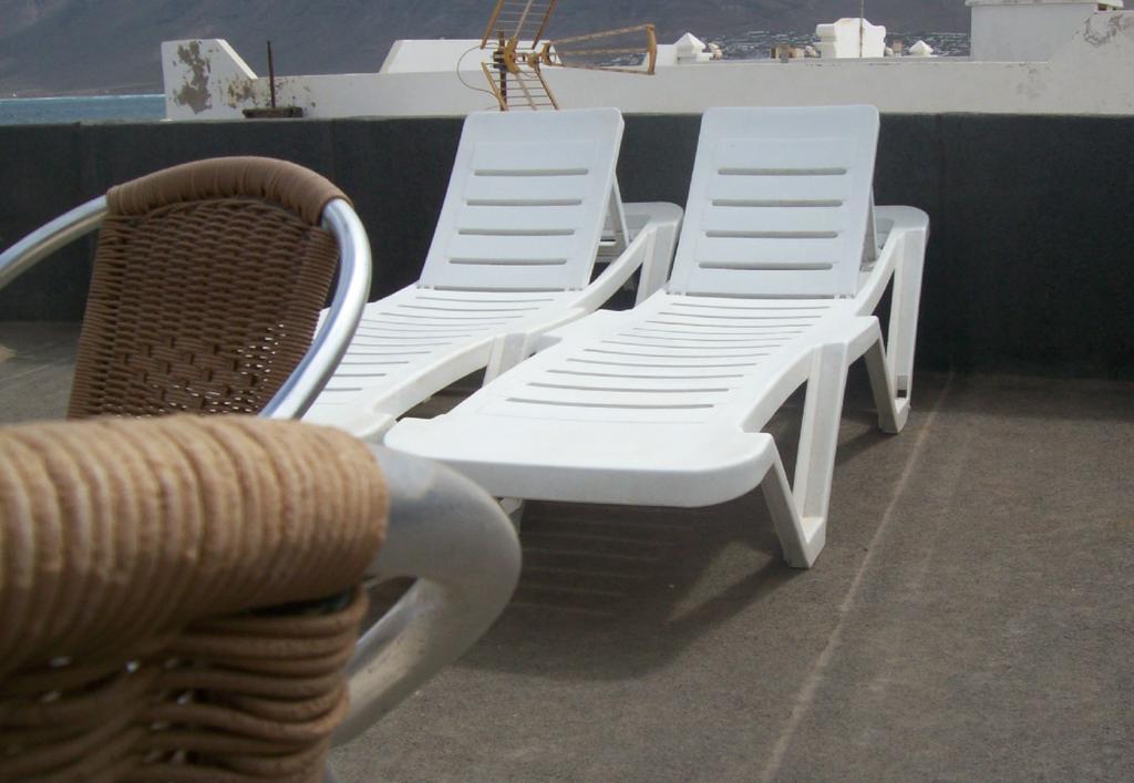 Absolute Beachfront Apartment Famara Exterior foto